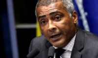 02/06/2016 - Romário renuncia à vaga na comissão especial do impeachment 